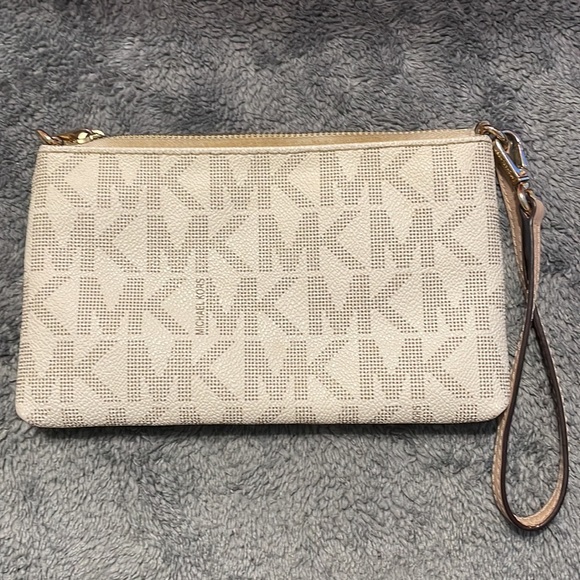 Michael Kors wristlet - Picture 2 of 5